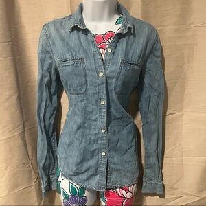 Gap Chambray Blue Button Down Shirt